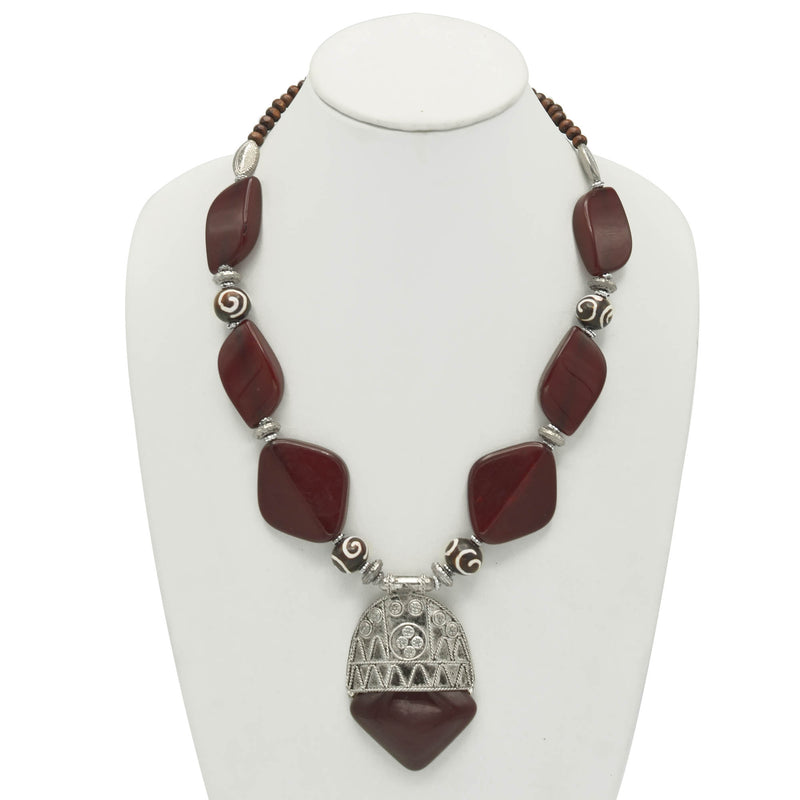 BURGUNDY AND WOOD RESIN BEADS SILVER PENDANT NECKLACE