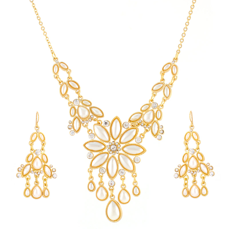 Gold Tone Simulated Pearl And Crystal Flower Necklace 