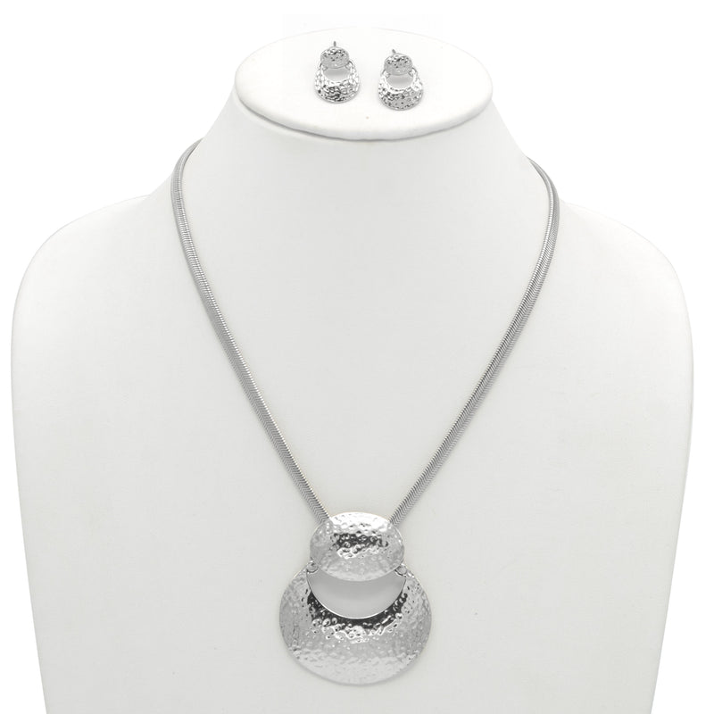SILVER HAMMERED PENDANT NECKLACE AND EARRINGS SET