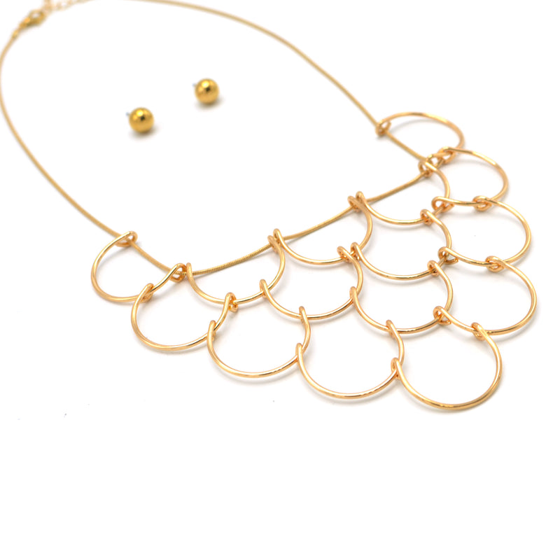 GOLD NECKLACE AND EARRINGS SET