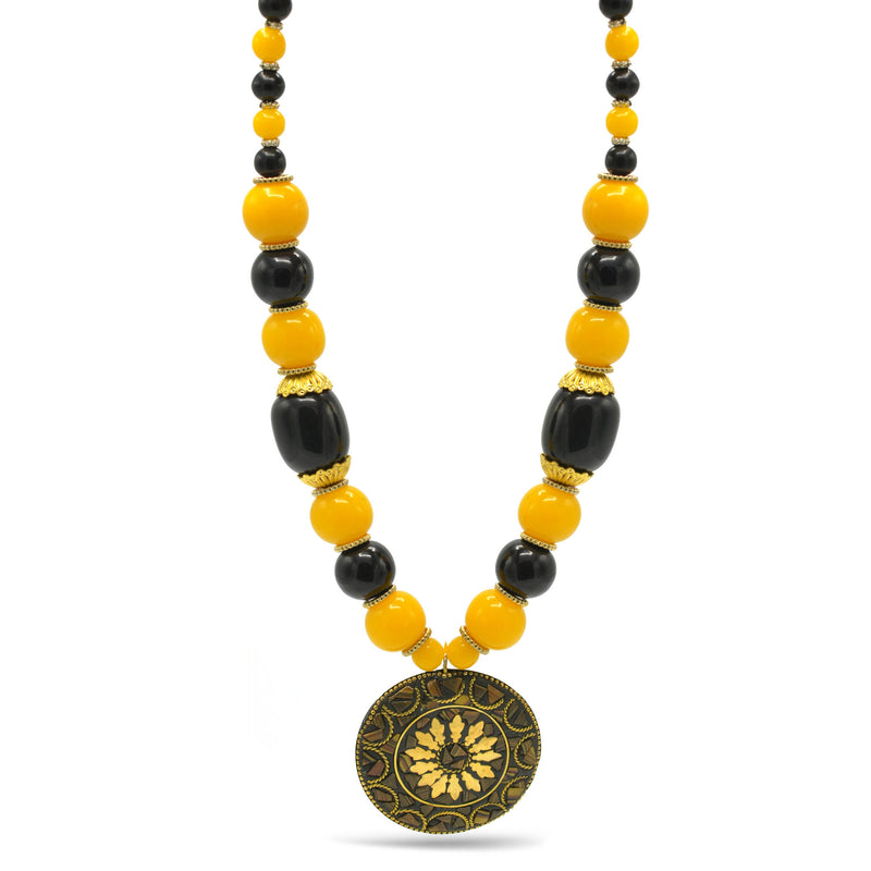 BLACK & AMBER BEADS WITH ROUND GOLD PENDANT NECKLACE