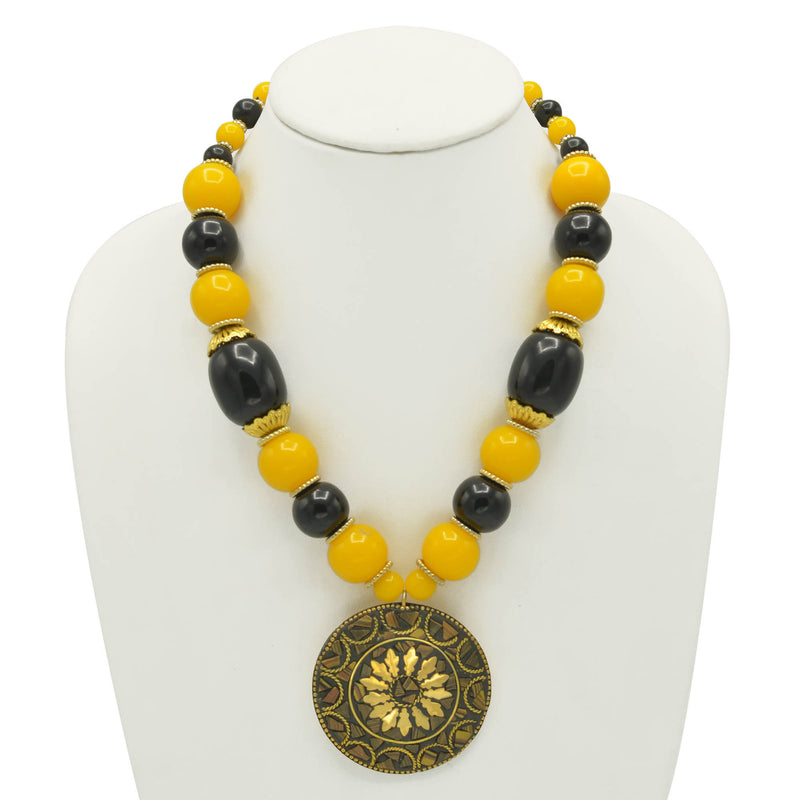 BLACK & AMBER BEADS WITH ROUND GOLD PENDANT NECKLACE